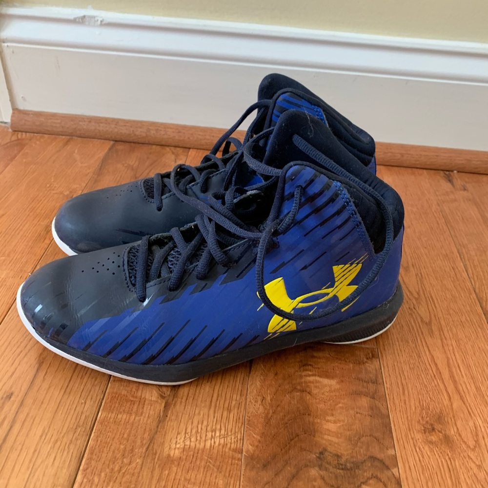 Boys under armour basketball shoes